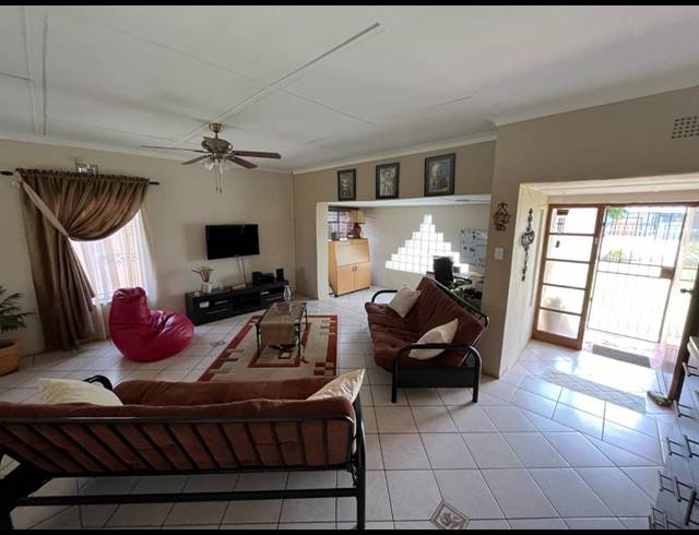 3 BEDROOM HOUSE FOR SALE IN GREENHILLS